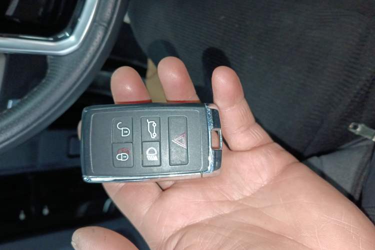 Used Land Rover Range Rover Evoque 2021 Range Rover Velar 249 PS R-Dynamic HSE Luxury Edition
