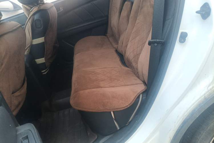 Used Luxgen U6 SUV 2014 2.0T ZhiZun Model Left Rear Seat