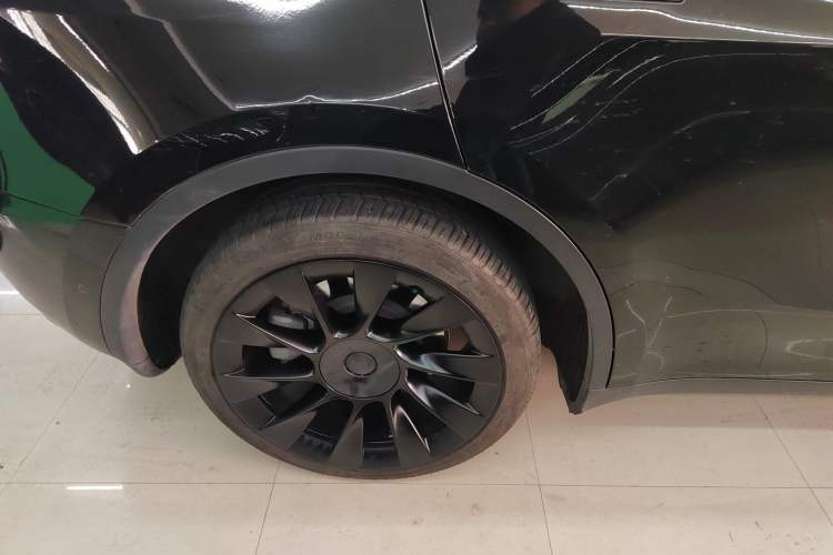 Used Tesla Model Y 2022 Long-Range All-Wheel-Drive Version