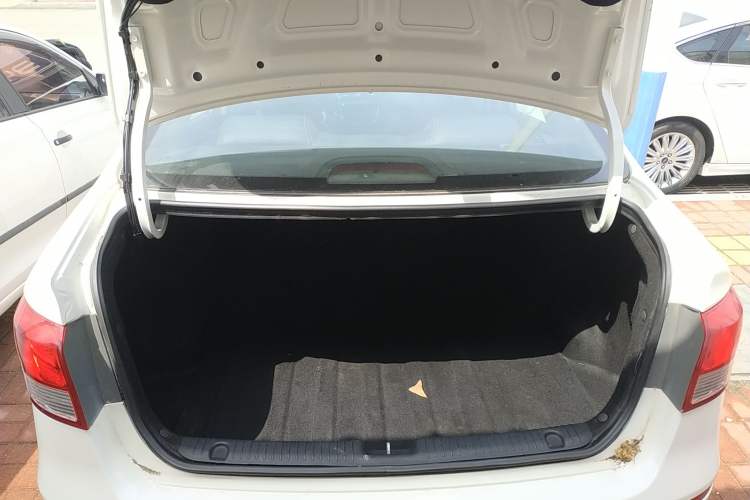 Used Kia K2 2015 Sedan 1.4L MT GLS Trunk