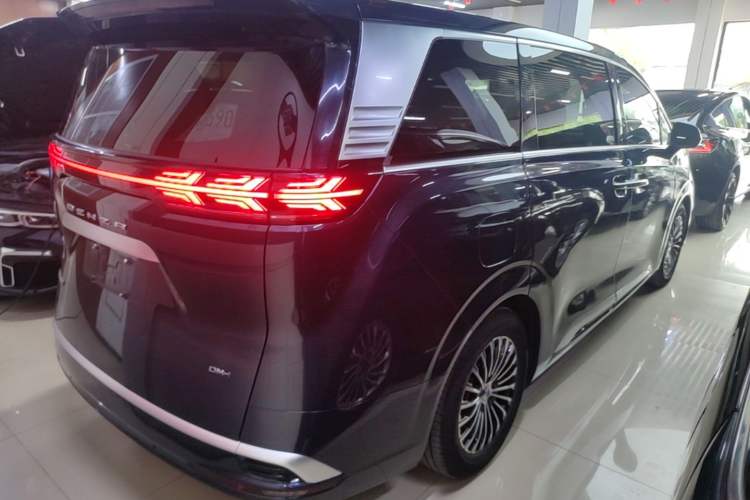 Used Denza D9 2022 DM-i 945 Luxury Model
