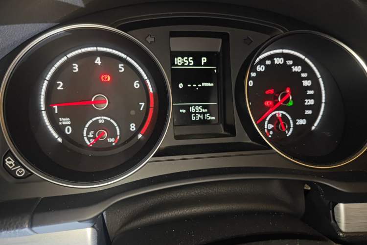 Used Volkswagen Scirocco 2015 1.4TSI Fashion Edition Odometer Close Up