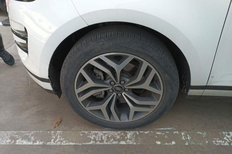 Used Land Rover Range Evoque 2022 Facelifted Aurora L 249 PS R-Dynamic Luxury Edition Left Front Wheel Hub