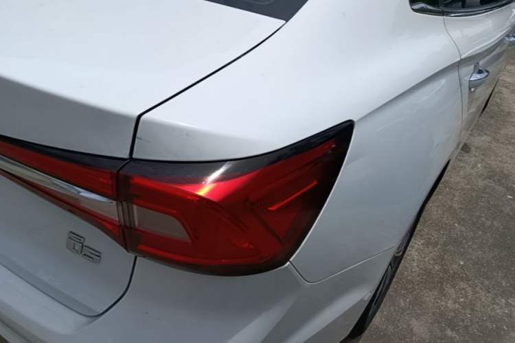 Used Roewe i5 2019 1.5L Automatic 4G Connected Langhao Edition
