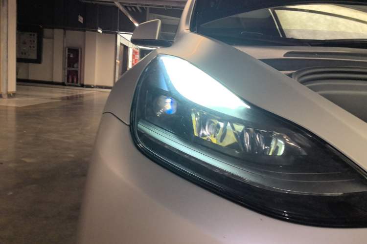 Used Tesla Model Y 2021 Standard Range Rear-Wheel Drive Version Right Front Headlight