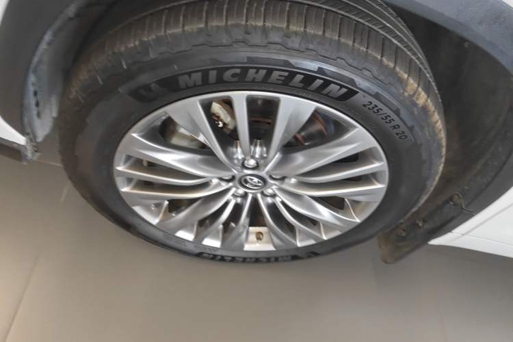 Used Toyota Highlander 2022 Dual-Engine 2.5L Four-Wheel Drive Prestige Version 7 Seats Left Front Wheel Hub