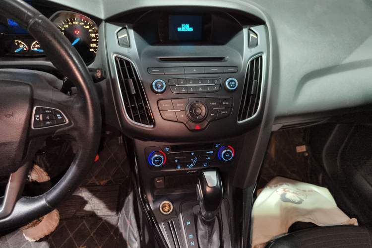 Used Ford Focus 2015 Hatchback 1.6L Automatic Fashion Edition
