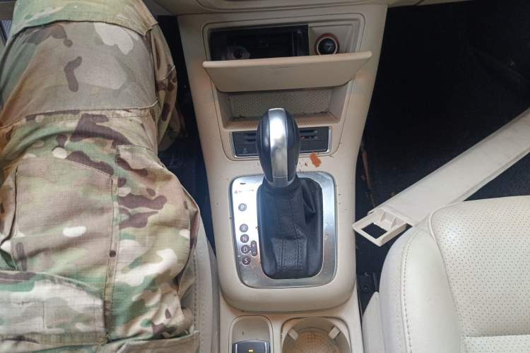 Used Volkswagen Tiguan 2013 1.8 TSI Automatic All-Wheel Drive Luxury Model Gear Lever