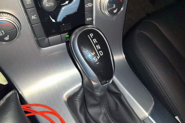 Used Volvo S60 2016 S60L T4 Zhiyuan Edition Gear Lever