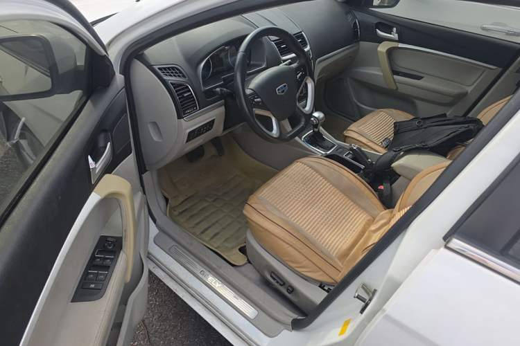 Used Geely Auto Emgrand 2014 Sedan 1.3T CVT Prestige Model
