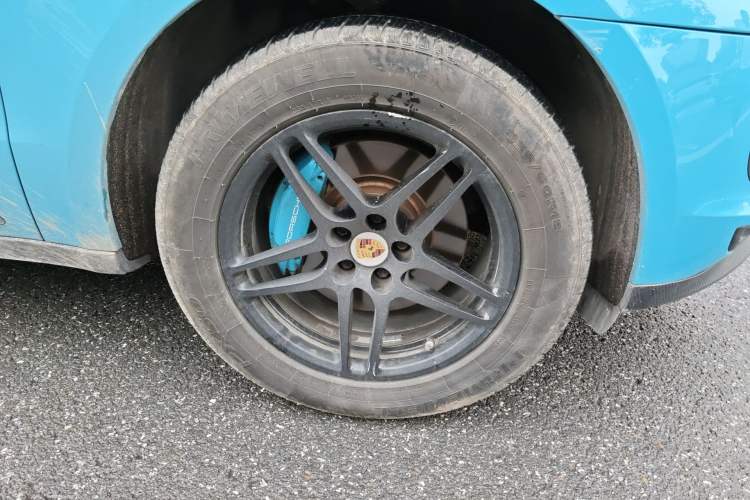 Used Porsche Macan 2020 Macan 2.0T Right Front Wheel Hub