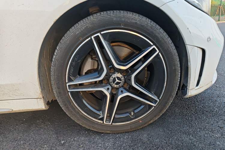 Used Mercedes-Benz C-Class 2020 C 260 L Sport Edition 4MATIC Right Front Wheel Hub