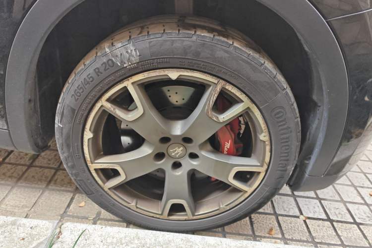 Used Maserati Levante 2016 3.0T S Standard Model Right Front Wheel Hub