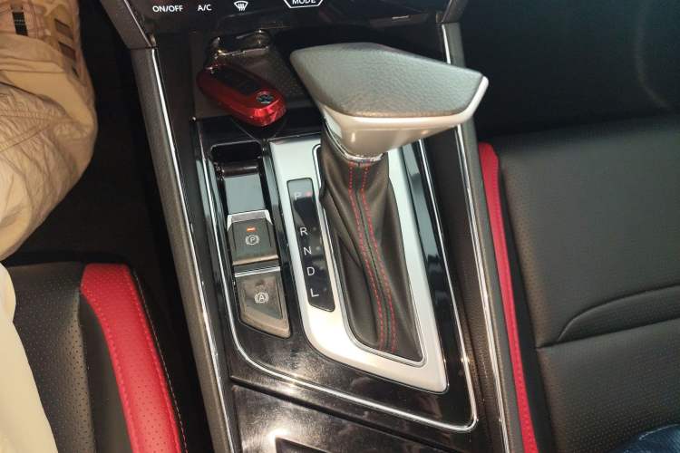 Used Venucia T60 2020 1.6L CVT Smart Drive Version China VI Standard
