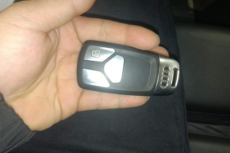 Used Audi A4L 2022 40 TFSI Luxury Dynamic Model Vehicle Key