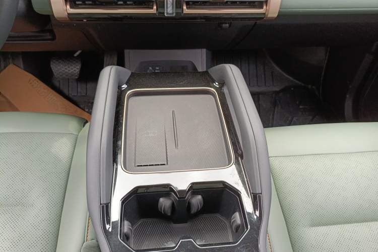 Used iCAR 03 2024 501km Two-Wheel Drive Long-Range Yuechao Edition Gear Lever