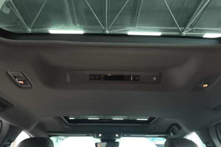 Used Toyota Granvia 2024 2.5L Hybrid Prestige PLUS Edition
