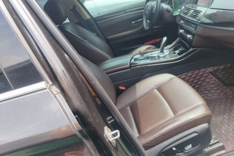 Used BMW 5 Series 2017 525Li Luxury Design Package Right Front Seat