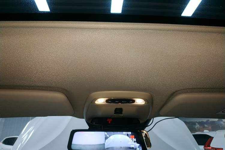 Used Volvo V40 2015 1.6T Zhiyi Edition Headliner