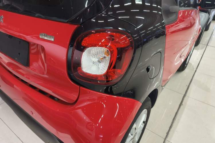 Used smart fortwo 2015 1.0L 52 kW hardtop Dynamic version
