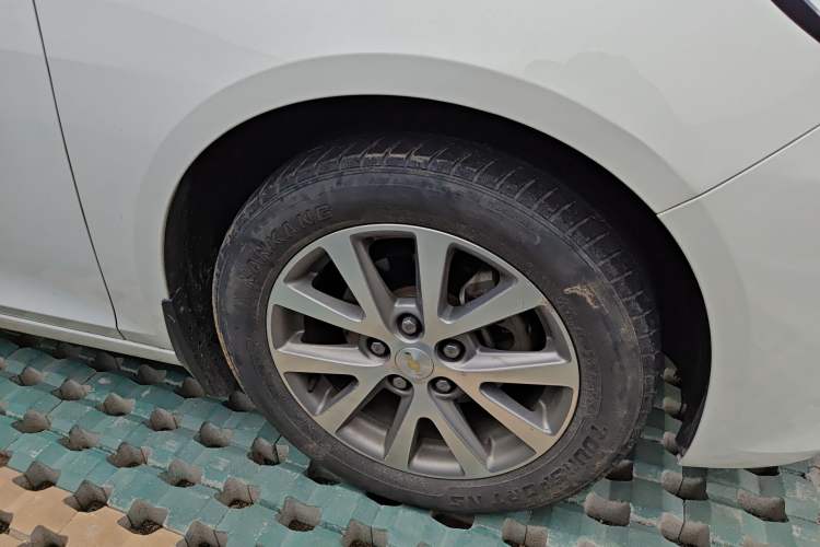 Used Chevrolet Malibu 2017 1.5T Automatic Luxury Edition Right Front Wheel Hub