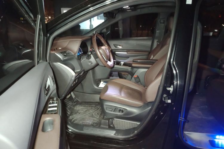 Used Toyota Granvia 2023 2.5L Hybrid Flagship VIP Edition Left Front Seat