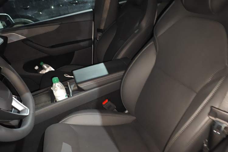 Used Tesla Model Y L 2025 Model Long-Range All-Wheel-Drive Version