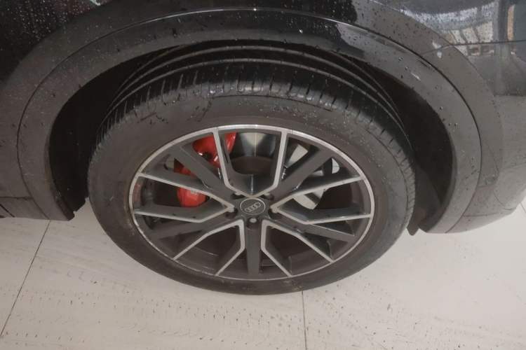 Used Audi SQ5 Sportback 2023 3.0 TFSI quattro Right Front Wheel Hub