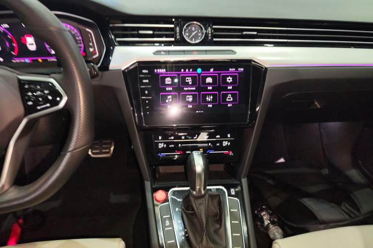 Used Volkswagen Magotan 2023 2 Million Units Commemorative Edition 330TSI DSG Luxury Version Audio And AC Panel