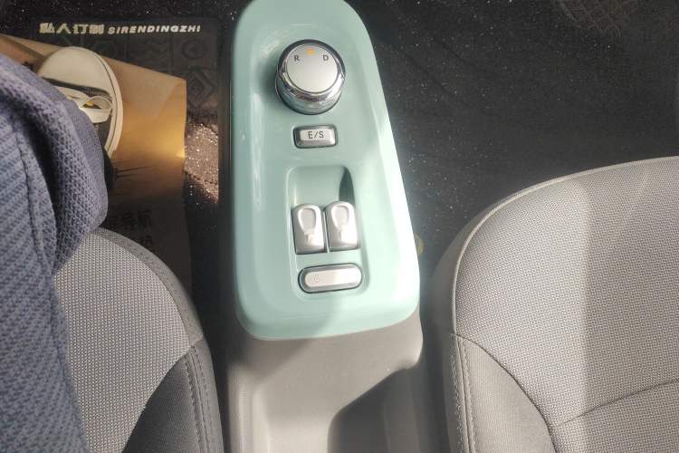 Used CHANGAN NEVO Lumin 2022 155 km – Refreshingly Sweet Edition Gear Lever