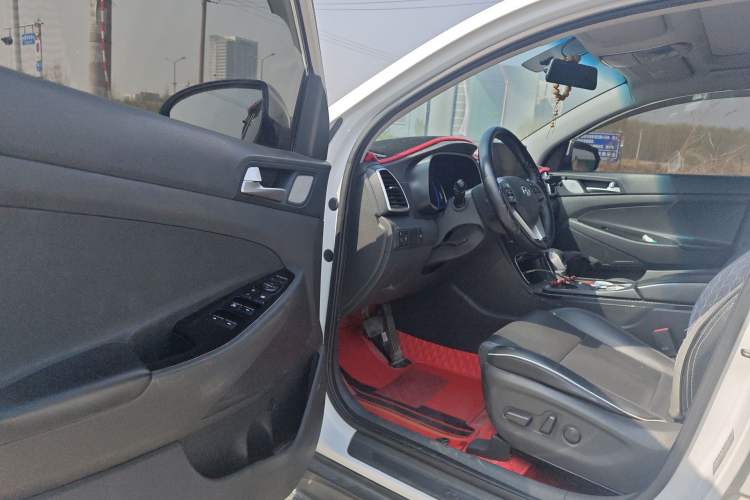 Used Hyundai Tucson 2019 280TGDi Dual-Clutch Two-Wheel Drive Fashion Edition China VI Standard Driver Seat