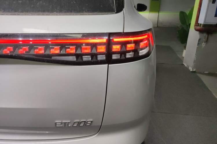 Used Dongfeng eπ eπ008 2024 210Max Range-Extended Version 6 Seats Right Rear Taillight