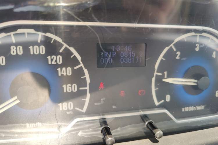 Used SAIC MAXUS Xintu V80  Odometer Close Up