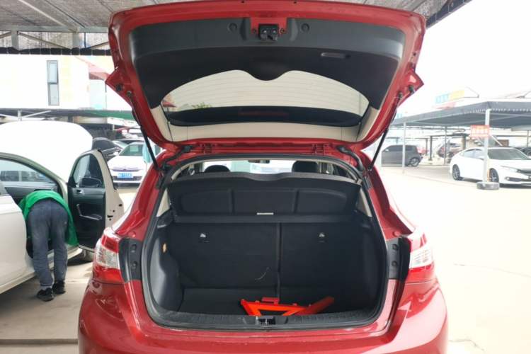 Used Nissan Tiida 2019 1.6L CVT Smart Drive Version China VI Standard Trunk