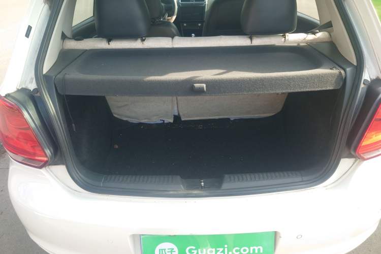 Used Volkswagen Polo 2013 1.6L Automatic Luxury Edition Trunk