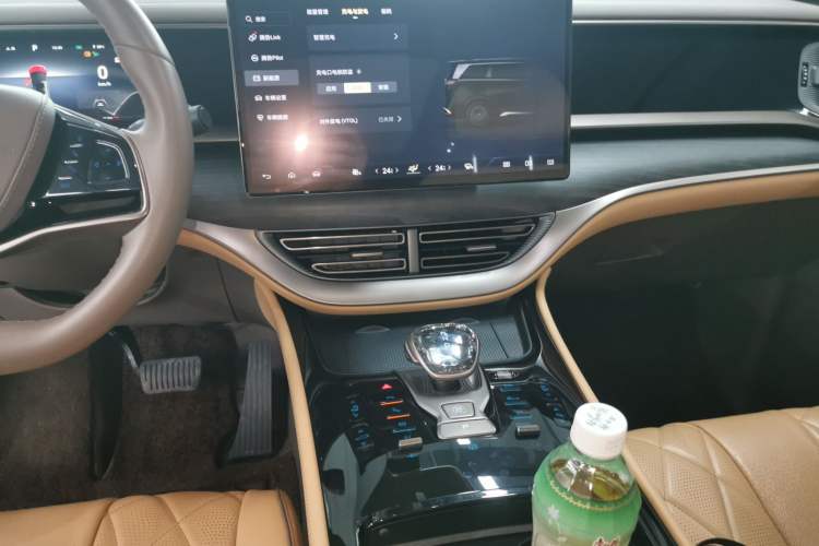 Used Denza D9 2022 DM-i 970 Four-Wheel Drive Prestige Model Audio And AC Panel