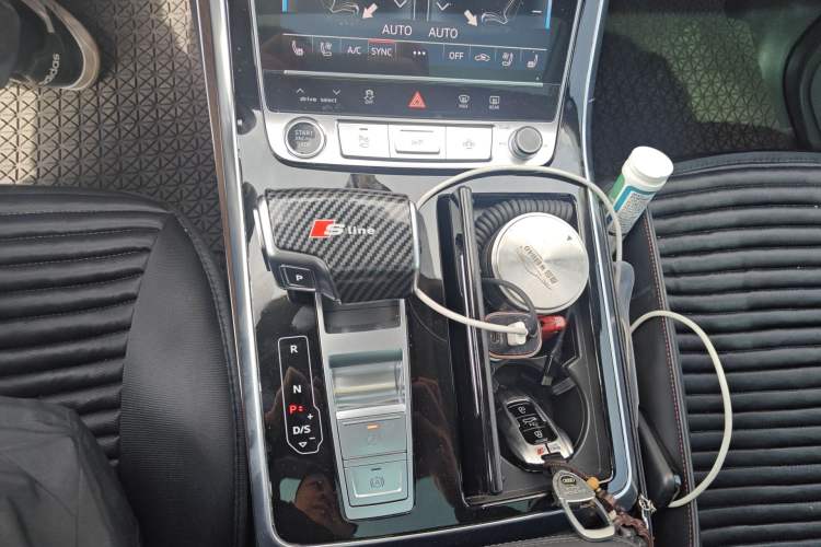 Used Audi Q7 2021 55 TFSI quattro S line Sport model Gear Lever