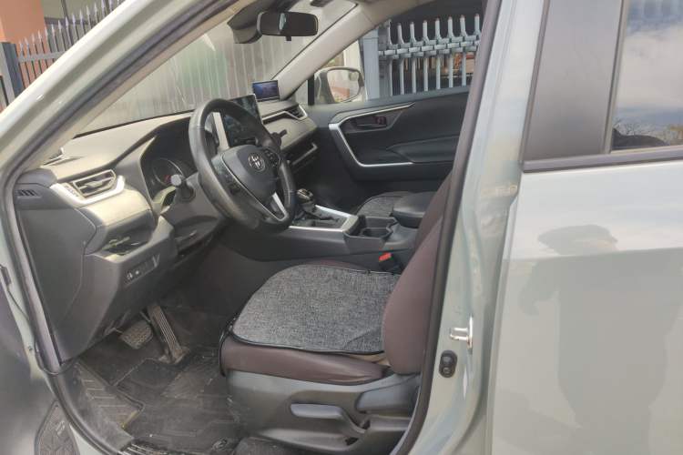 Used Toyota RAV4 2020 2.0L CVT Two-Wheel Drive Urban Edition Left Front Seat