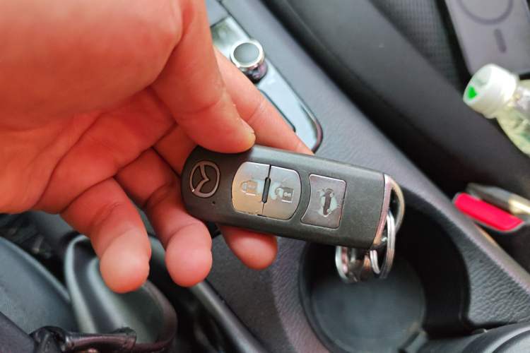 Used Mazda 3 Axela 2017 Sedan 1.5L Automatic Comfort Model Emission Standard China V Vehicle Key