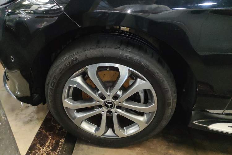 Used Mercedes-Benz GLE 2017 GLE 320 4MATIC Dynamic Model Left Front Wheel Hub