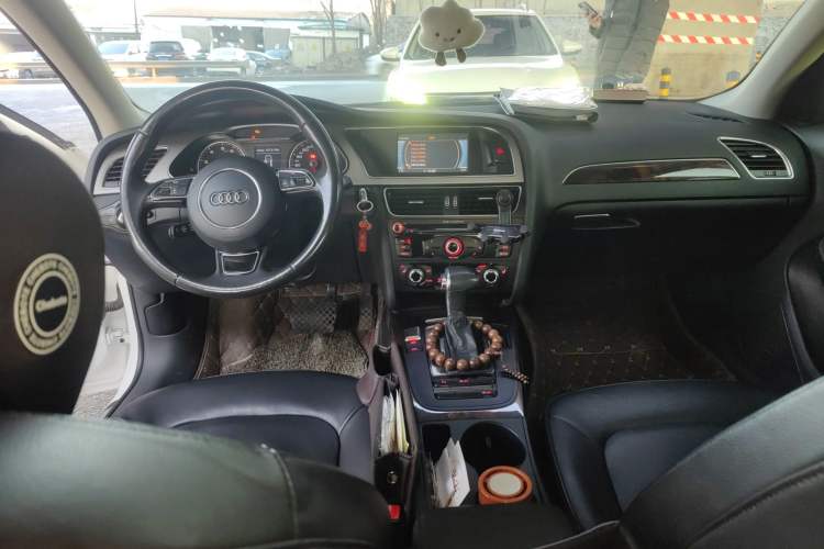 Used Audi A4L 2015 35 TFSI Automatic Comfort Model Center Console