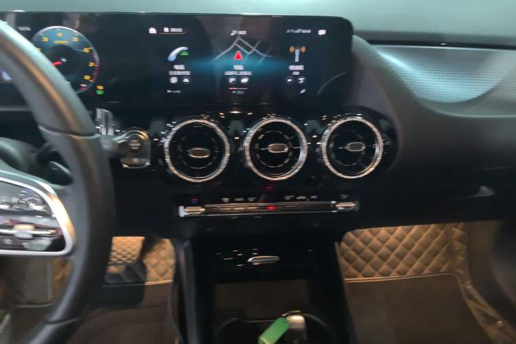 Used Mercedes-Benz B-Class 2021 B 200 Fashion Model Audio And AC Panel