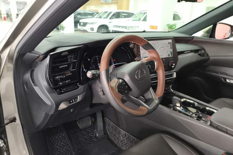 Used Lexus RX New Energy 2023 450h+ Four-Wheel Drive Enjoyment Edition Center Console