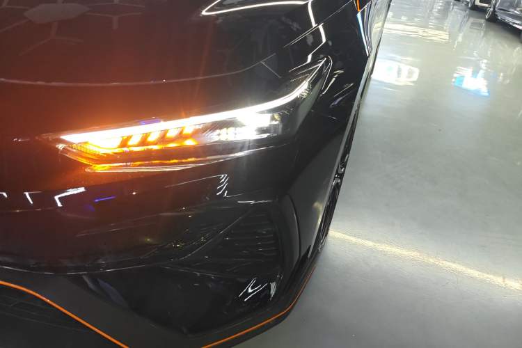 Used CHANGAN UNI-V 2025 Model Third-Generation 1.5T 500Bar Prestige Sports Edition
