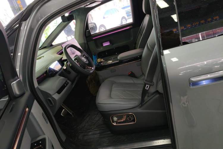 Used Zeekr MIX 2025 Intelligent Driving Version
