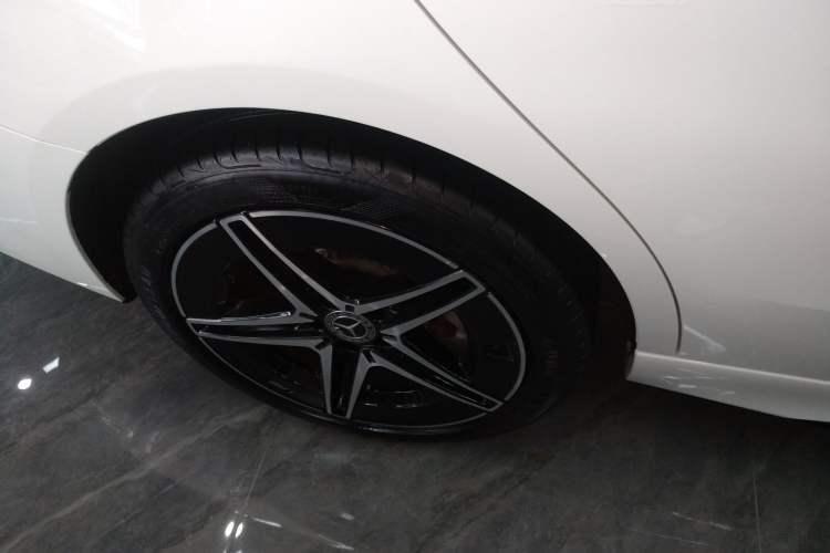 Used Mercedes-Benz C-Class 2024 Facelifted C-Class 260 L Night Edition Sports Version Right Rear Wheel Hub