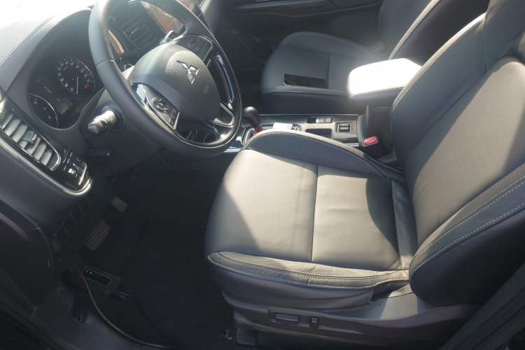 Used Mitsubishi Outlander 2019 2.0L Two-Wheel Drive Comfort Edition 5 Seats China V Standard Left Front Seat