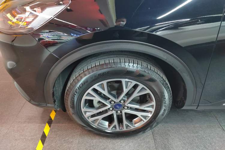 Used Ford Escape 2020 EcoBoost 245 Two-Wheel-Drive Titanium Edition