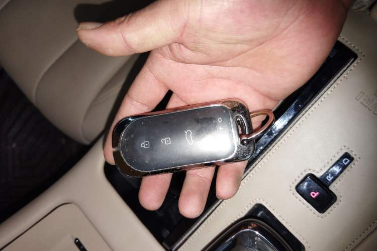 Used Hima AITO M7 2024 1.5T Rear-Drive Plus Version 5 Seats Vehicle Key