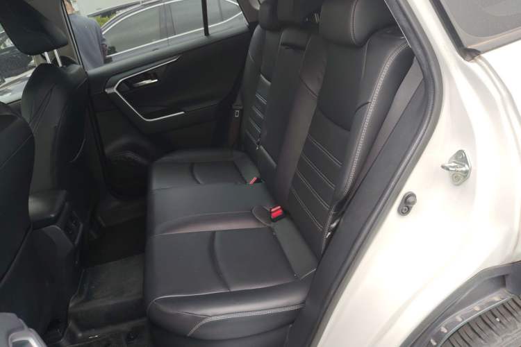 Used Toyota RAV4 2022 Dual-Engine 2.5L E-CVT Four-Wheel Drive Elite Plus Edition Left Rear Seat